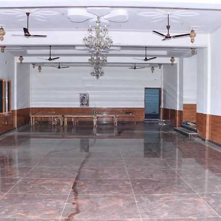 Hotel O Pop Angoori Farm House Mathura Exteriör bild