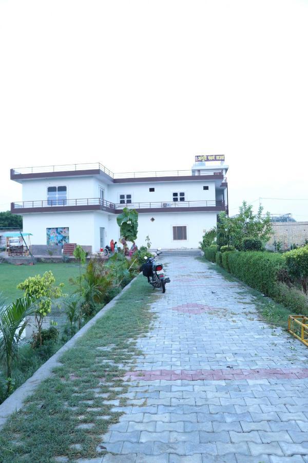 Hotel O Pop Angoori Farm House Mathura Exteriör bild