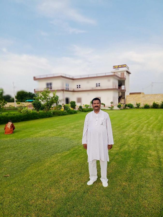 Hotel O Pop Angoori Farm House Mathura Exteriör bild