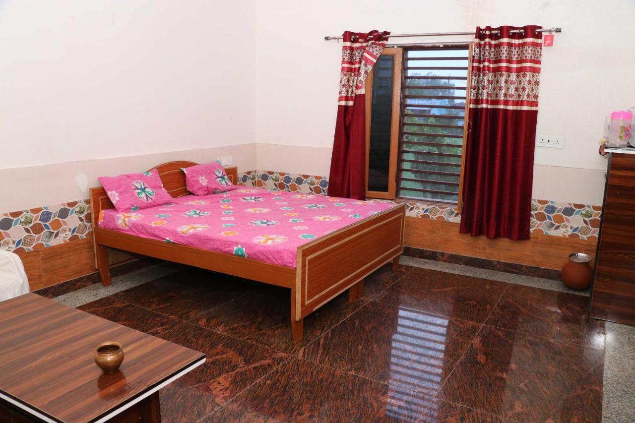 Hotel O Pop Angoori Farm House Mathura Exteriör bild